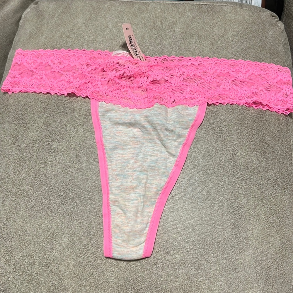 New thong Victoria’s Secret size M